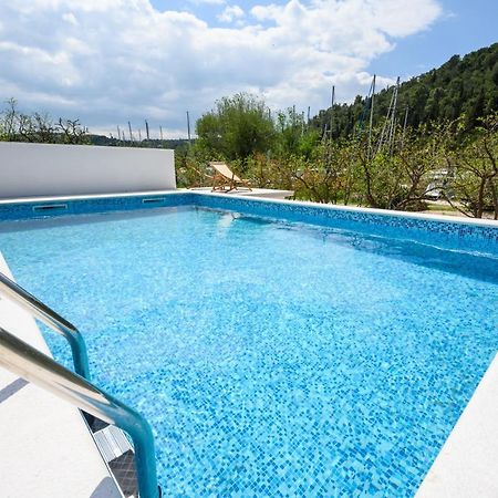 Mila And Jurija Formenti 2 Apartments In Heart Of Nautic Marina, With Heated Swimming Pool, Bikes, Sup, Kajak スクラーディン エクステリア 写真