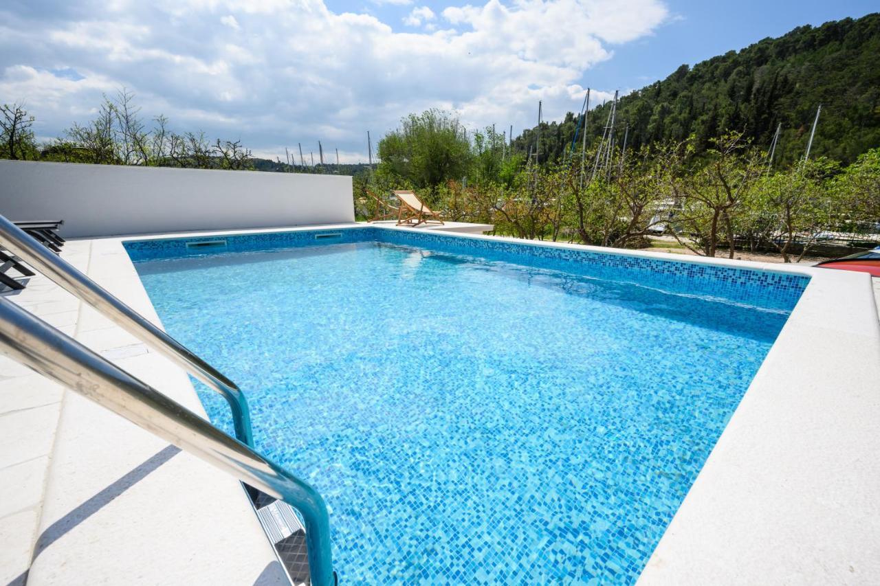 Mila And Jurija Formenti 2 Apartments In Heart Of Nautic Marina, With Heated Swimming Pool, Bikes, Sup, Kajak スクラーディン エクステリア 写真