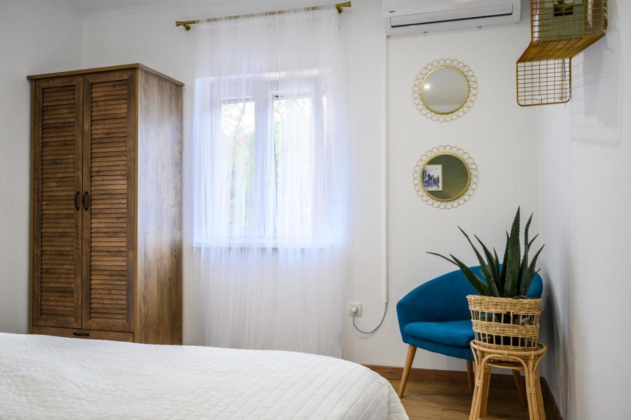 Mila And Jurija Formenti 2 Apartments In Heart Of Nautic Marina, With Heated Swimming Pool, Bikes, Sup, Kajak スクラーディン エクステリア 写真