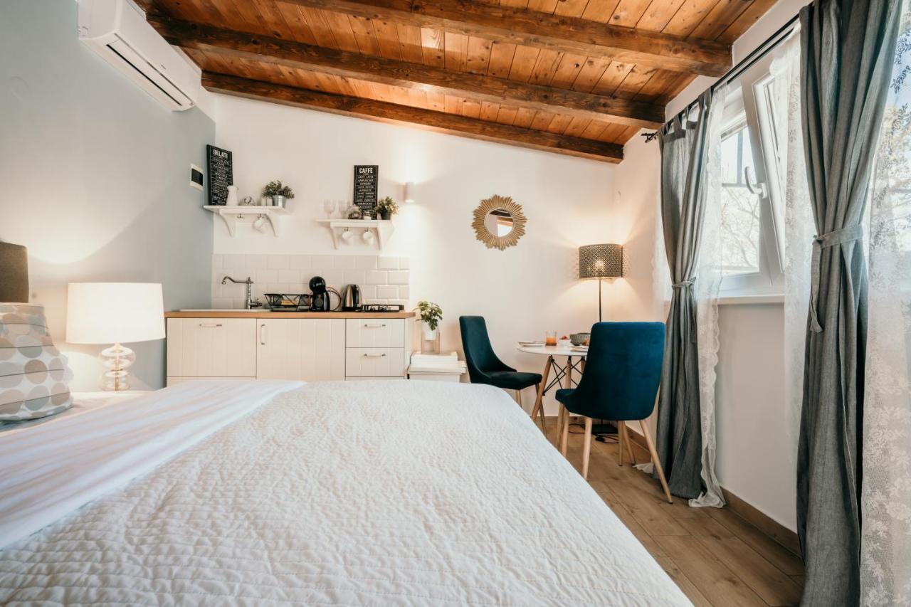 Mila And Jurija Formenti 2 Apartments In Heart Of Nautic Marina, With Heated Swimming Pool, Bikes, Sup, Kajak スクラーディン エクステリア 写真