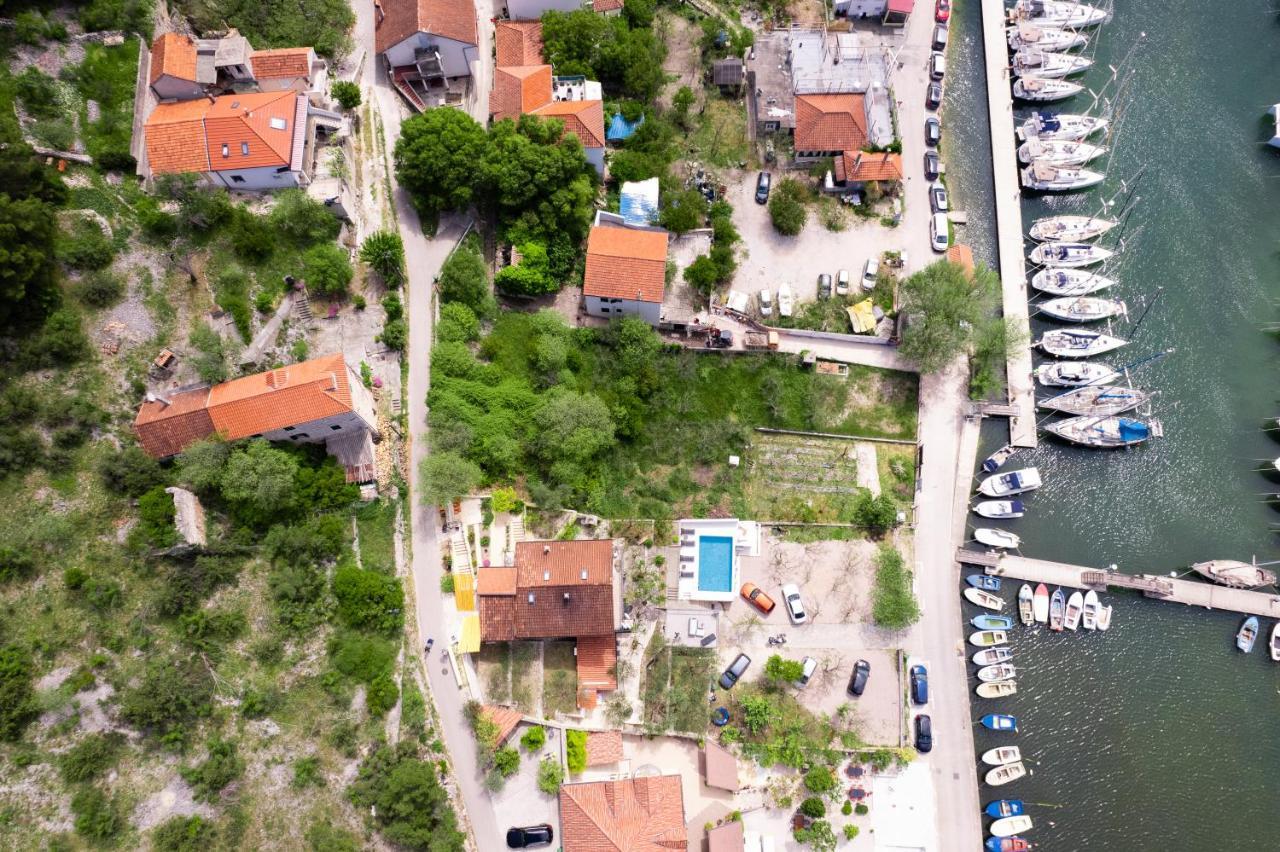 Mila And Jurija Formenti 2 Apartments In Heart Of Nautic Marina, With Heated Swimming Pool, Bikes, Sup, Kajak スクラーディン エクステリア 写真